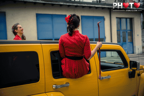 GIF-Animation ... Crazy Girls in Petticoats cruising with Hummer !! :-)
