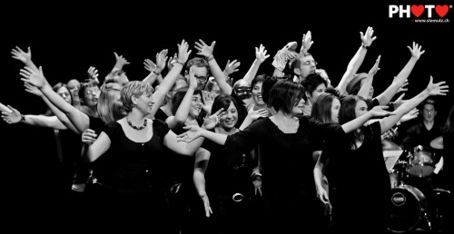 Hands up ... Choeur Ladoré @ L'Arbanel, Treyvaux, 14.05.2011 by stemutz