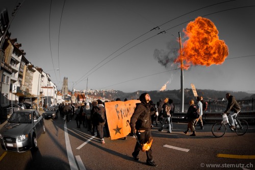 Reportage / vue extérieure sur la manifestation Raie Manta, Fribourg, 12.11.2011