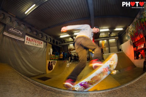 Jérôme Collomb grinding ... Mini-Ramp Contest 2012 @ Wuiuai Skatepark, 04.02.2012