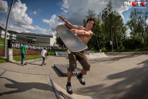 Skateboard flying 30 cm from my camera, grrrrh ! ... Volcom Sausage Day 