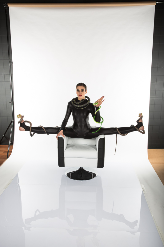 Snake Woman Set-Up ... Nina Burri Shoot @ CHAMBRE NOIRE Studio, Fribourg