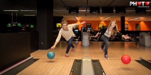 Double-girl synchro bowling ... Fribowling Shoot, 06.03.2013