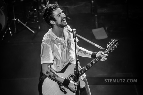 Happy musician ... Frank Turner (UK) @ Ebullition, Bulle, Switzerland, 01.05.2013