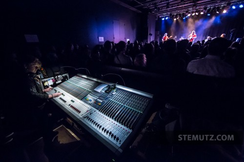 Small lady behind a big sound table ... Matthew E. White (US) @ Nouveau Monde