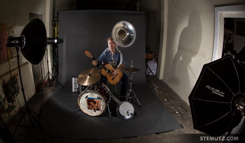 Dark-Grey Background, Beauty Dish, Octabox and Snoot... and a lot of instruments !!