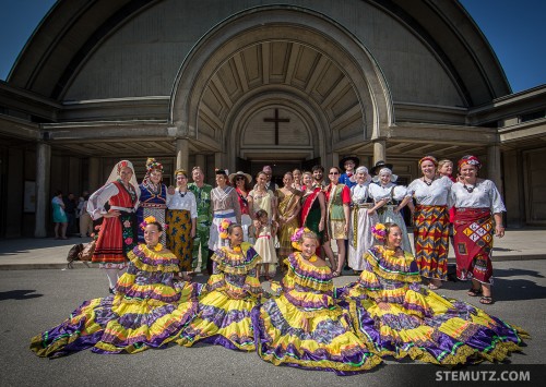 All Guides in the Dresses of their respective Countries ... RFI 2013, 18.08.2013