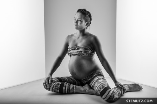 Anne Baby Belly Shoot @ CHAMBRE NOIRE Studio, Fribourg, 15.11.2013