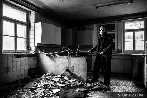 Jason cleaning up the Kitchen ... The Horror House Shoot, 16.04.2014