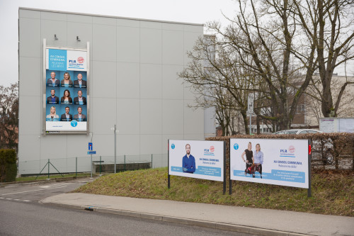 Megaposter Boss Media 6x3m et affiches F12, PLR Villars-sur-Glâne Campagne 2016