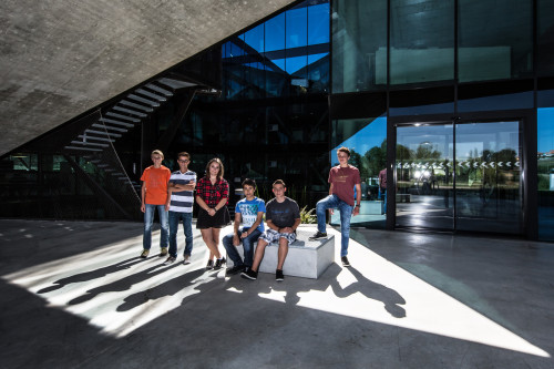 Jeux d'ombres: Photo de groupe des nouveaux apprentis de Groupe E