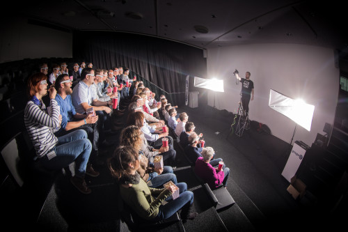 Making-Of: 3D Cinema Group Shot ... the happy faces!